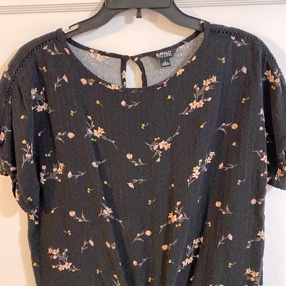 Buffalo David Bitton Tie Front Top- Size S - Picture 3 of 6